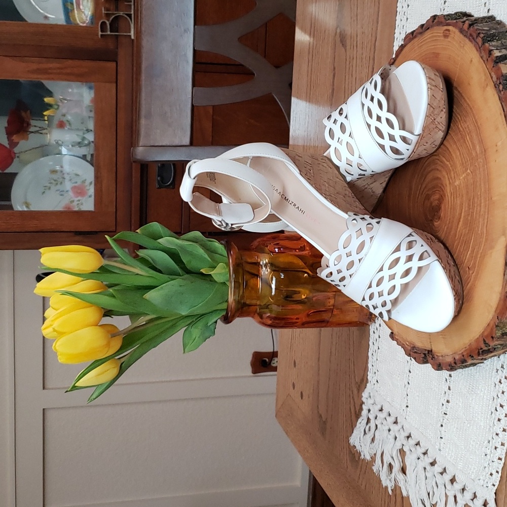 NWOT Issac Mizrahi Live White Wedge sandals